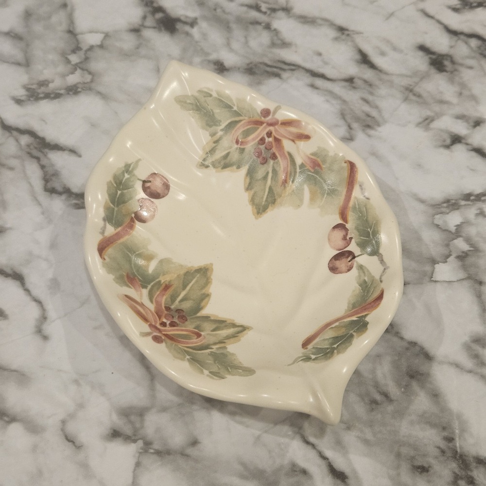 Vintage Pfaltzgraff Jamberry Leaf-Shaped Candy Dish / Berry Bowl